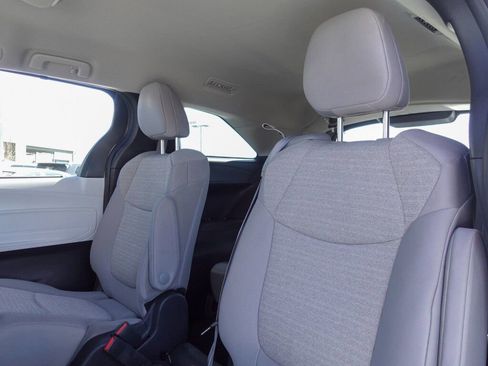 Certified 2025 Toyota Sienna LE image 11