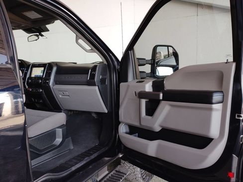 Used 2021 Ford F250 XLT w/ XLT Value Package AWD/4WD image 8