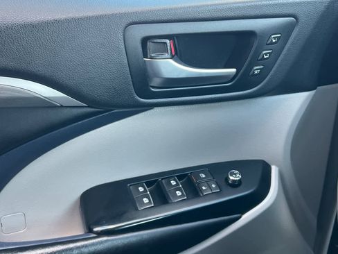 Used 2019 Toyota Highlander Limited image 13