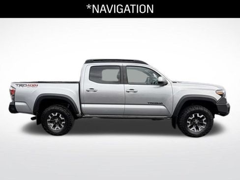 Used 2022 Toyota Tacoma TRD Off-Road w/ TRD Premium Off Road Package AWD/4WD image 2