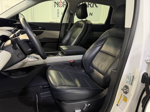 Used 2024 Lincoln Nautilus Reserve image 9