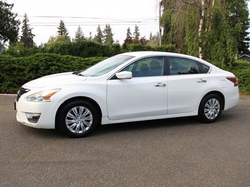 Used 2015 Nissan Altima 2.5 S w/ Power Driver Seat Package FWD image 1