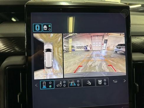 New 2026 GMC Yukon XL AT4 AWD/4WD image 16