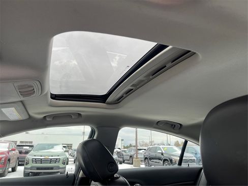 Used 2017 Buick Regal Sport Touring image 22