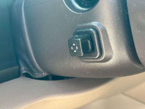 Used 2017 GMC Yukon SLT w/ Premium Edition image 34