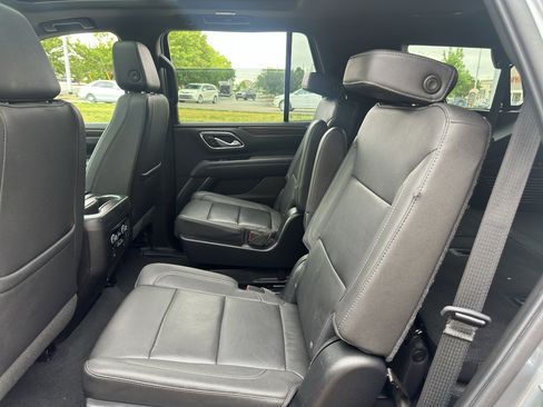 Used 2022 Chevrolet Tahoe LT w/ Luxury Package AWD/4WD image 16