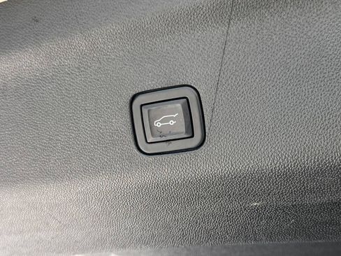 Used 2022 GMC Yukon XL SLT w/ SLT Premium Package AWD/4WD image 22
