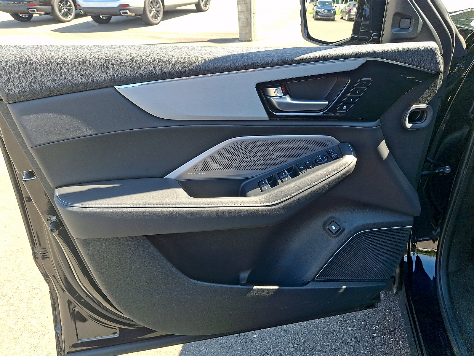 Certified 2026 Acura MDX w/ Technology Package FWD image 12
