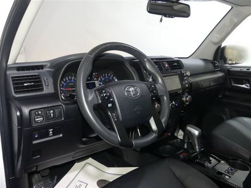 Used 2018 Toyota 4Runner TRD Off-Road Premium AWD/4WD image 22
