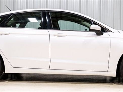 Used 2017 Ford Fusion SE FWD image 7