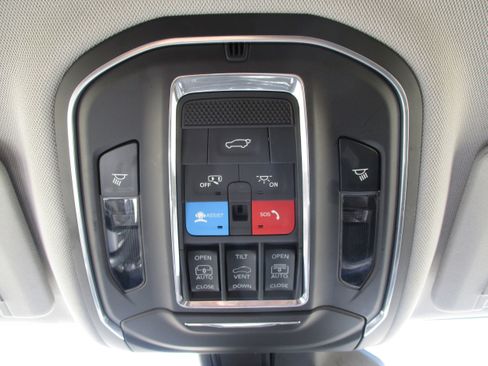 Used 2022 Jeep Grand Cherokee L Limited image 34