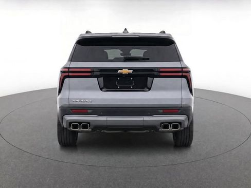 Used 2025 Chevrolet Traverse LT FWD image 6