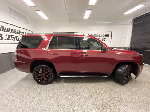 Used 2017 GMC Yukon SLE image 2