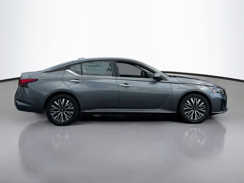 Used 2023 Nissan Altima 2.5 SV FWD image 8