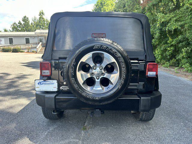 Used 2017 Jeep Wrangler Sahara w/ Connectivity Group AWD/4WD image 4