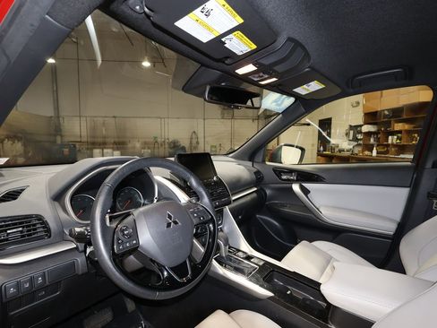 Used 2024 Mitsubishi Eclipse Cross SE image 9