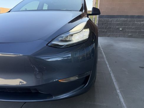 Used 2020 Tesla Model Y Long Range image 11