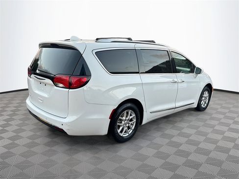 Used 2020 Chrysler Pacifica Touring-L image 6