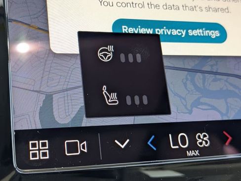 Certified 2025 Volvo XC40 B5 Plus w/ Protection Package Premier image 30