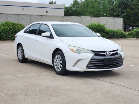 Used 2016 Toyota Camry LE FWD image 4