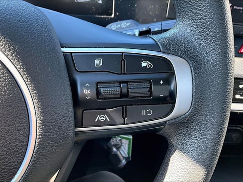 Used 2024 Kia Sportage LX image 12