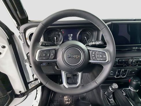Used 2025 Jeep Wrangler Unlimited Sahara AWD/4WD image 14