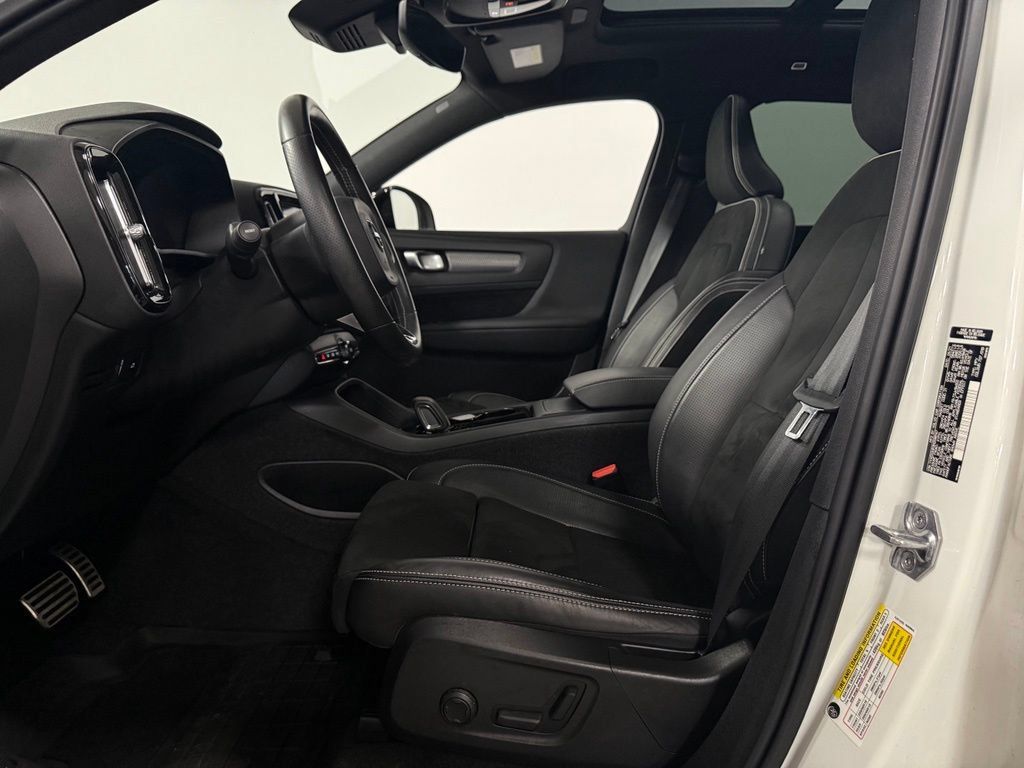 Used 2021 Volvo XC40 P8 Recharge w/ Climate Package AWD/4WD image 9
