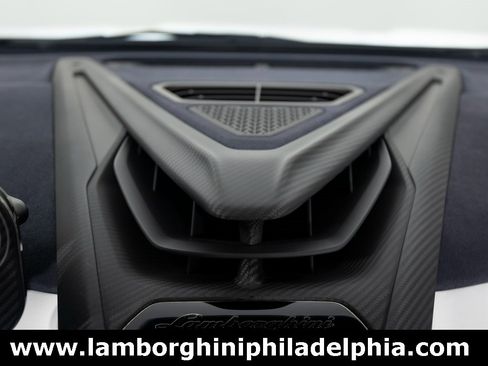 Used 2025 Lamborghini Revuelto image 24