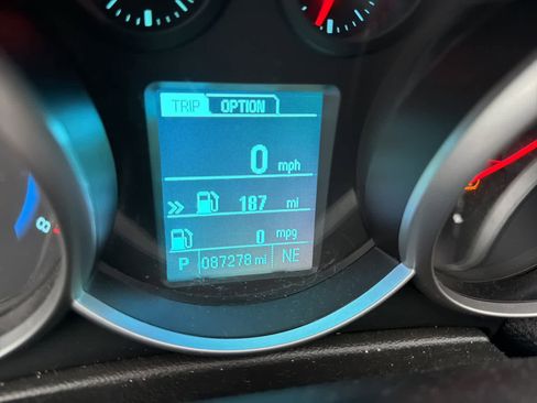 Used 2016 Chevrolet Cruze LT image 18