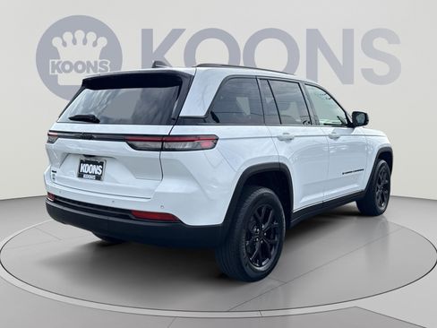 Used 2025 Jeep Grand Cherokee Altitude AWD/4WD image 7