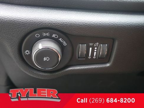 New 2026 Chrysler Pacifica Pinnacle w/ Trailer Tow Group AWD/4WD image 25