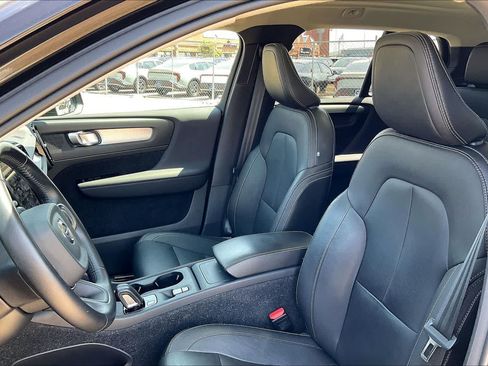 Used 2021 Volvo XC40 T5 Momentum w/ Climate Package AWD/4WD image 10