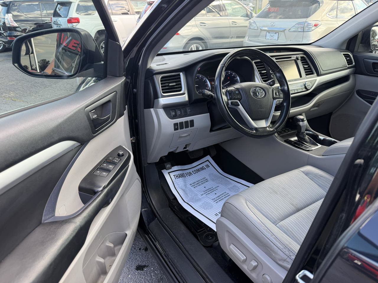 Used 2017 Toyota Highlander Plus AWD/4WD image 9