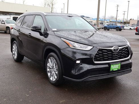 Used 2022 Toyota Highlander Limited image 8