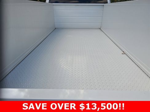 Used 2024 RAM 2500 Tradesman w/ Chrome Appearance Group image 12