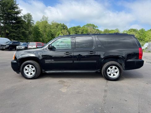 Used 2013 GMC Yukon XL SLT w/ SLT-2 Equipment Package AWD/4WD image 2