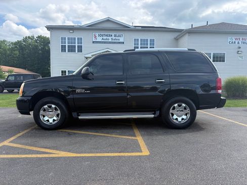 Used 2005 Cadillac Escalade AWD image 1