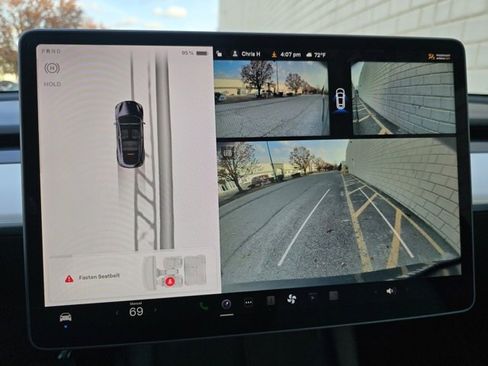 Used 2023 Tesla Model Y 2WD image 57