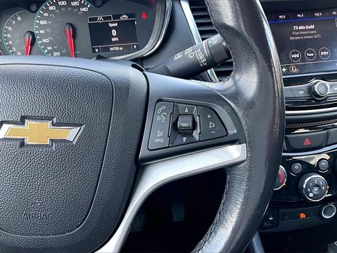Used 2020 Chevrolet Trax Premier image 17