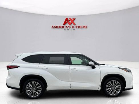 Used 2021 Toyota Highlander Platinum image 6