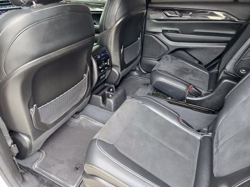 Used 2023 Jeep Grand Cherokee L Laredo RWD image 31