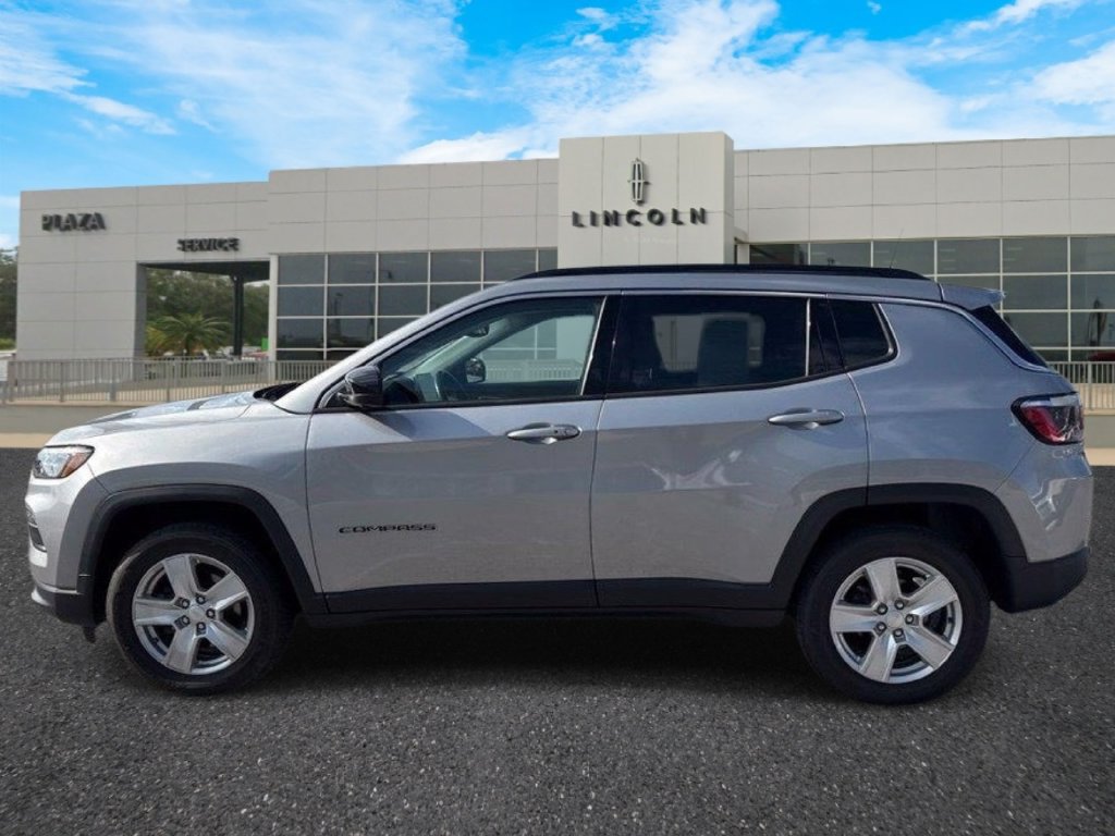 Used 2022 Jeep Compass Latitude w/ Convenience Group AWD/4WD image 10