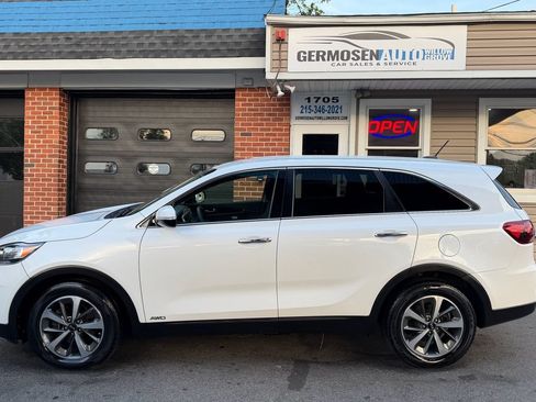 Used 2020 Kia Sorento AWD V6 image 2