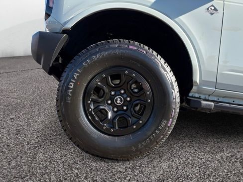 Used 2022 Ford Bronco Outer Banks image 9