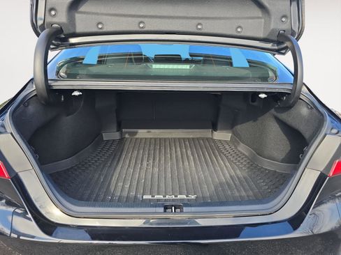 Used 2022 Toyota Camry SE image 13