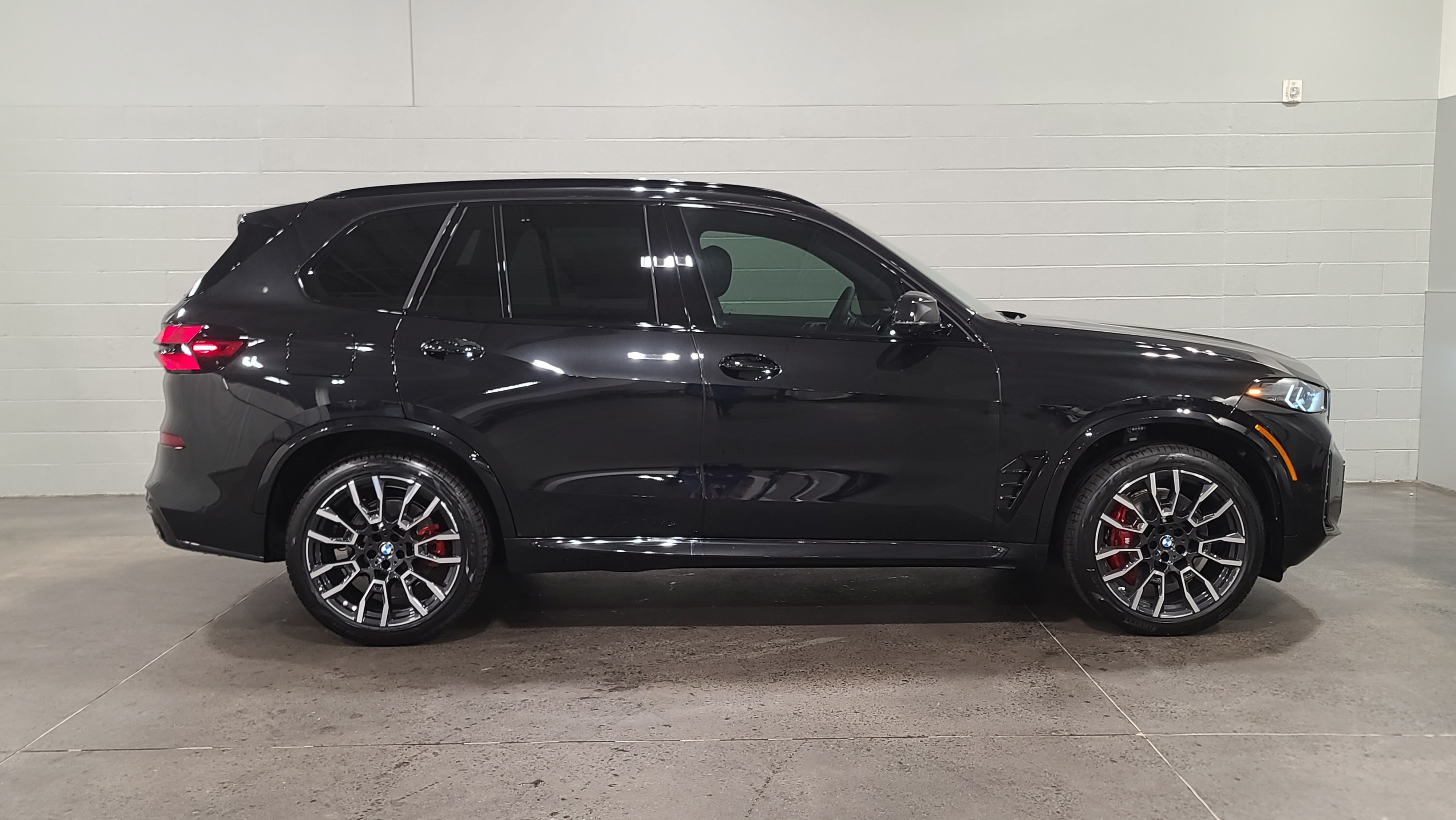 Used 2026 BMW X5 sDrive40i w/ M Sport Package RWD image 9