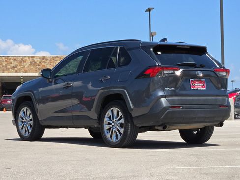 Used 2021 Toyota RAV4 XLE Premium FWD image 3
