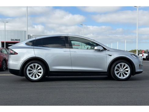Used 2018 Tesla Model X AWD/4WD image 3