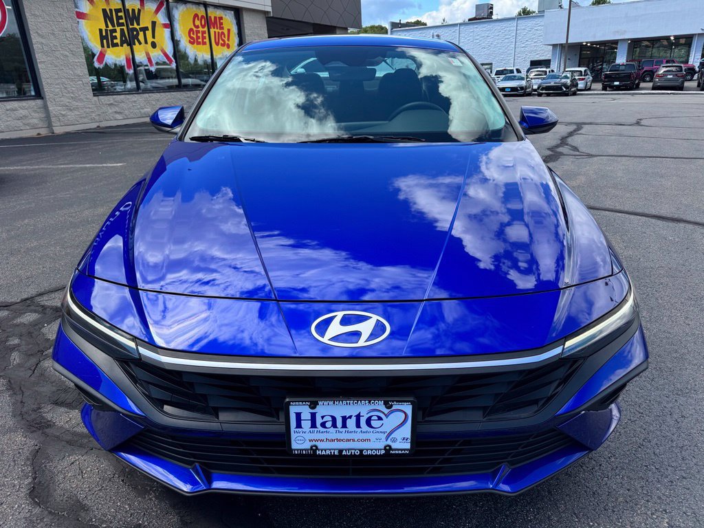 Used 2024 Hyundai Elantra SE FWD image 2