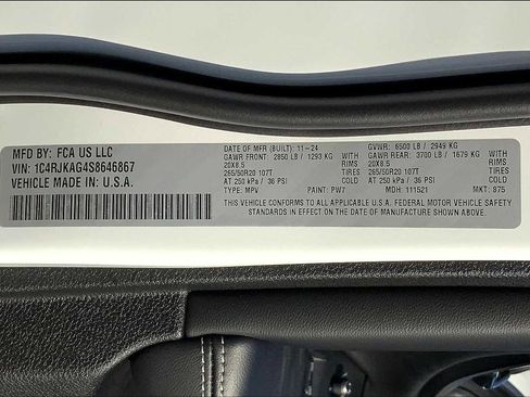 New 2025 Jeep Grand Cherokee L Laredo image 18